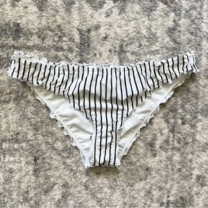 Hollister ruffle trim bikini bottoms | lettuce edge swim bottoms